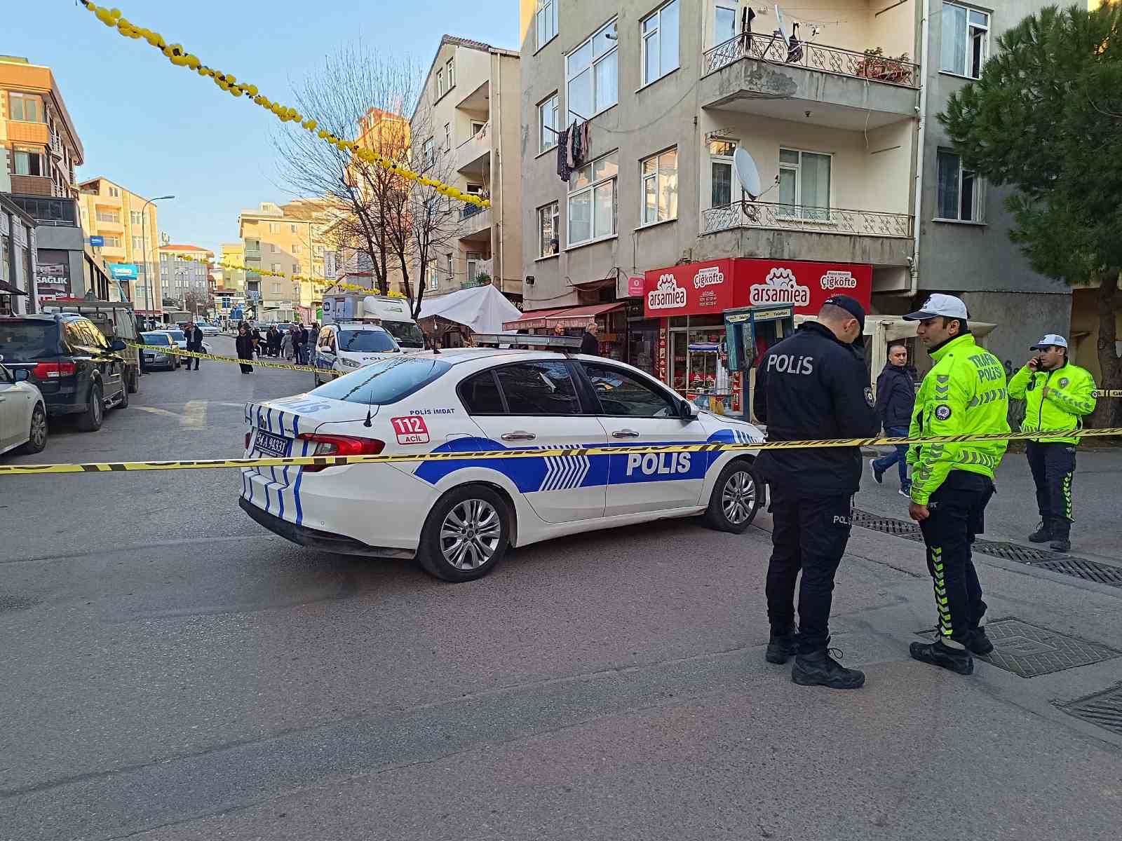 Magandanın böylesi görülmedi: Motosiklette hem kendini hem arkadaşını vurdu
