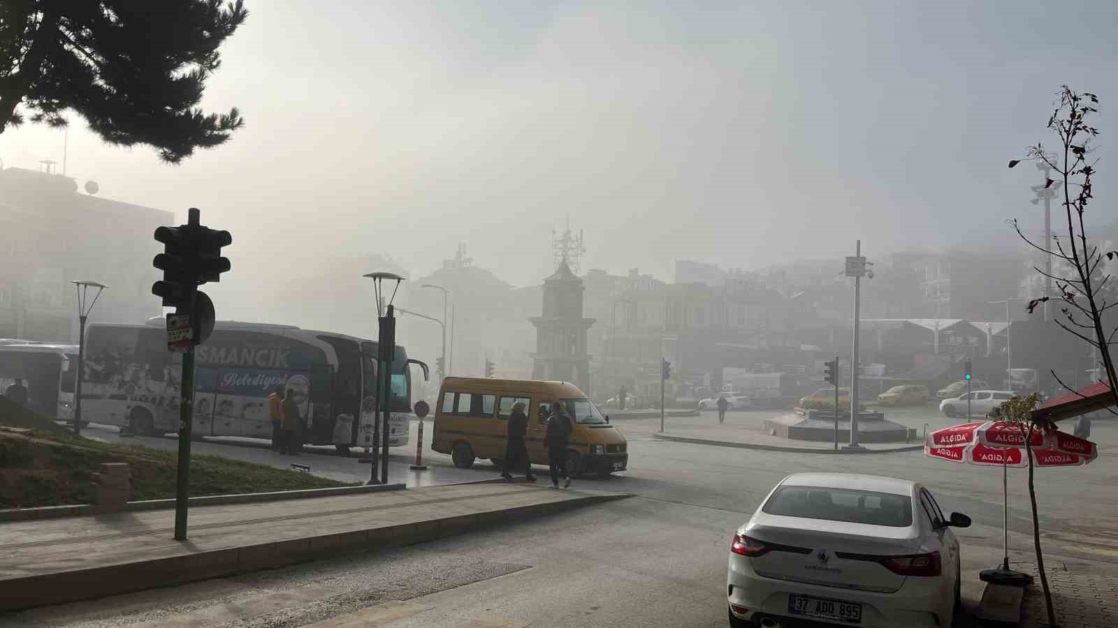 Tosya’da sis ulaşımı olumsuz etkiledi
