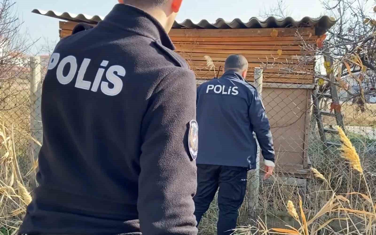 Aksaray’da nefes kesen polis-şüpheli kovalamacası kamerada
