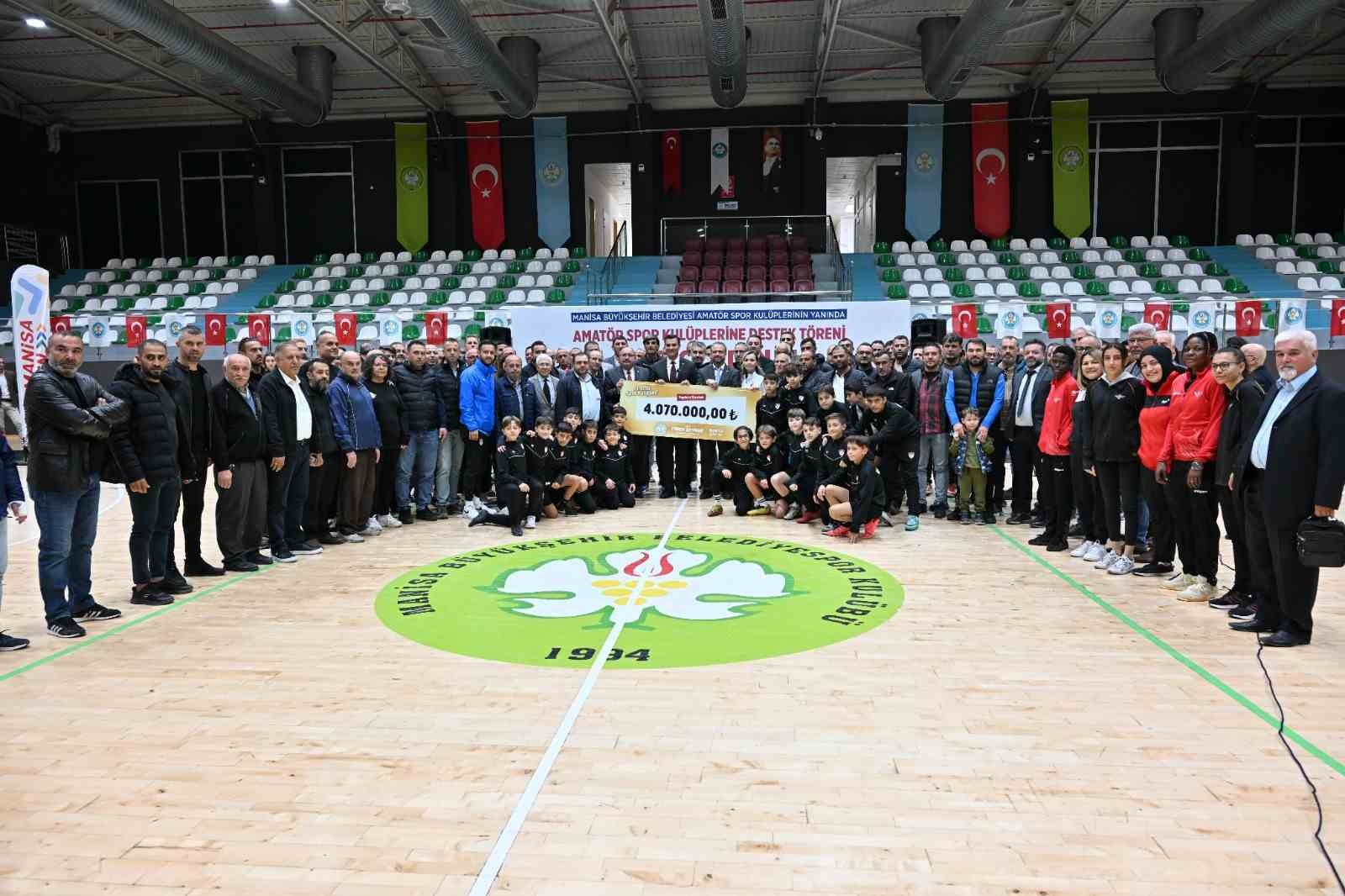 Manisa Büyükşehir Belediyesi sporun geleceğine yatırım yapıyor