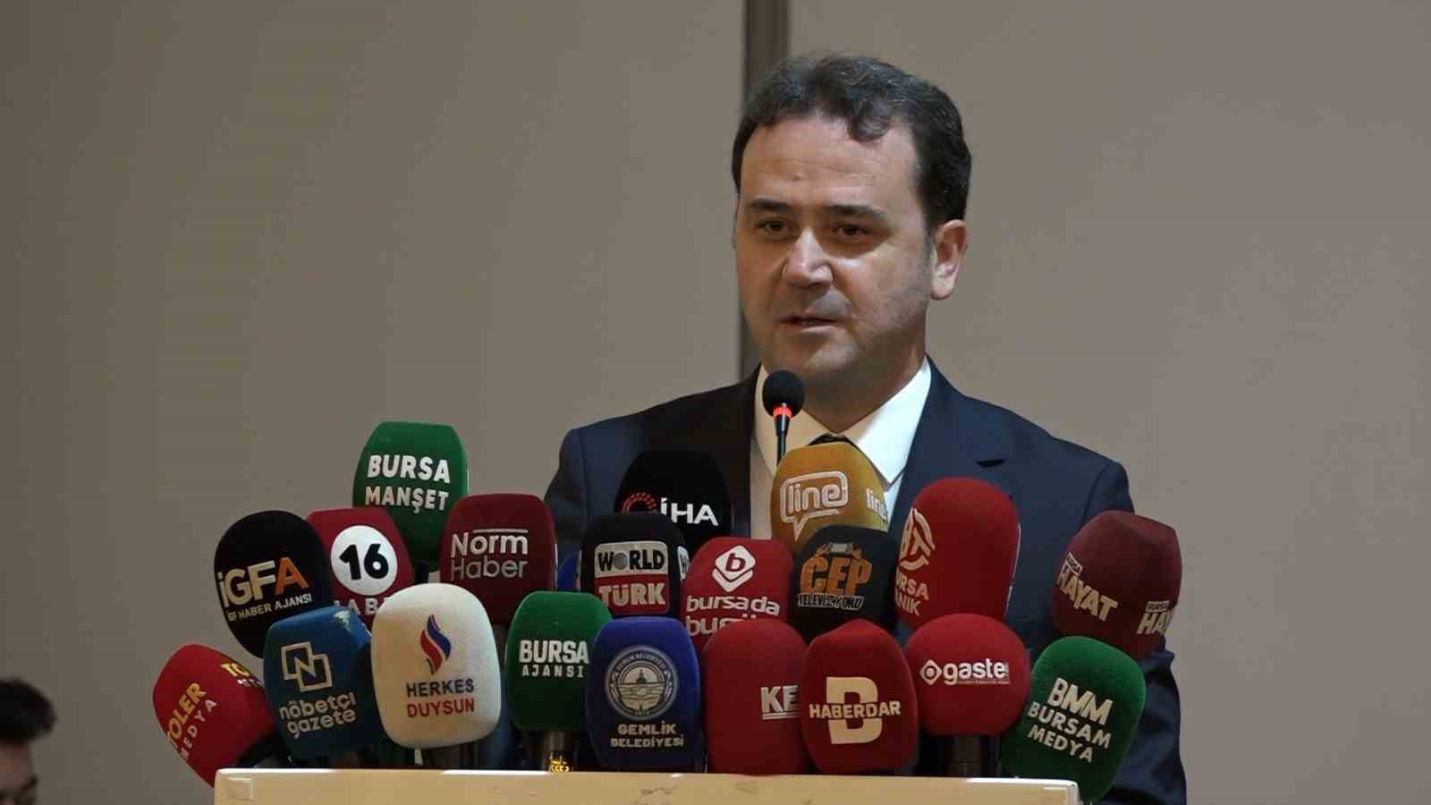 Gemlik Belediye Başkanı Ş&uuml;kr&uuml; Deviren:
