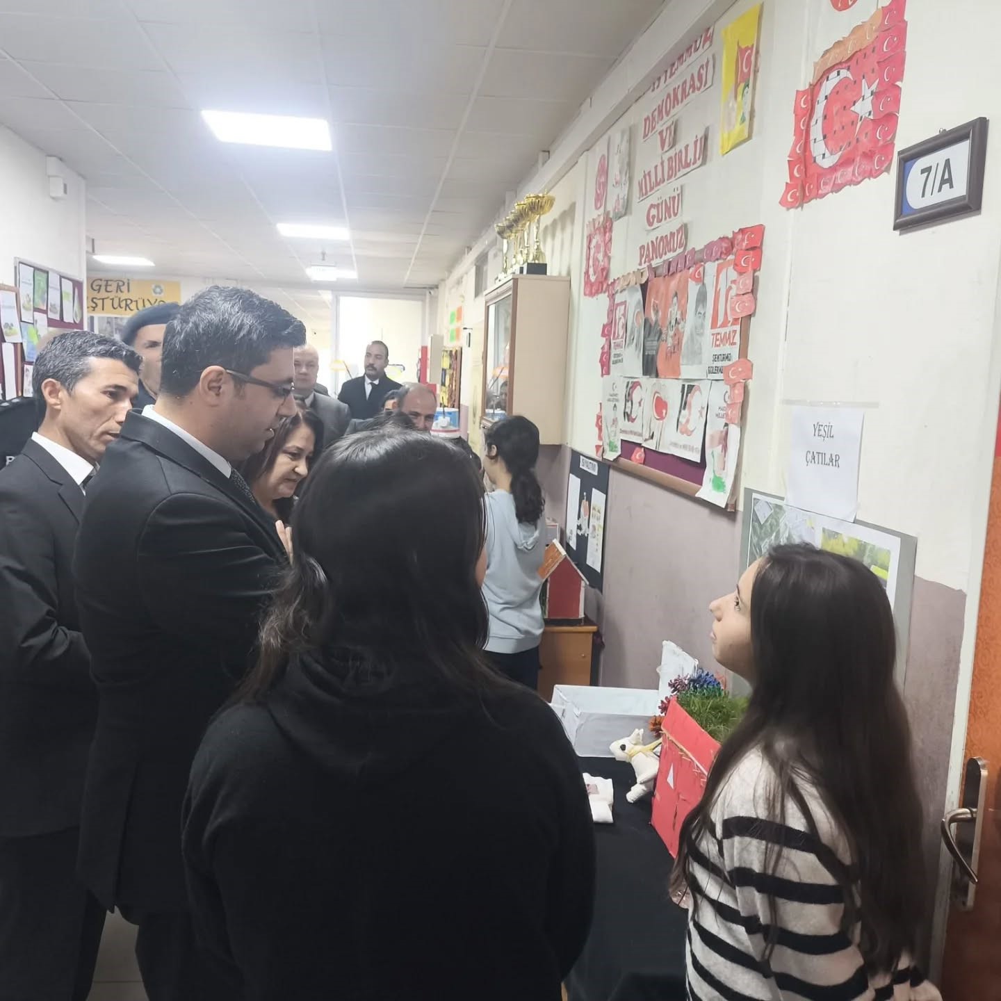 Yenipazar Kaymakamı Karataş &ouml;ğrencilerle bir araya geldi
