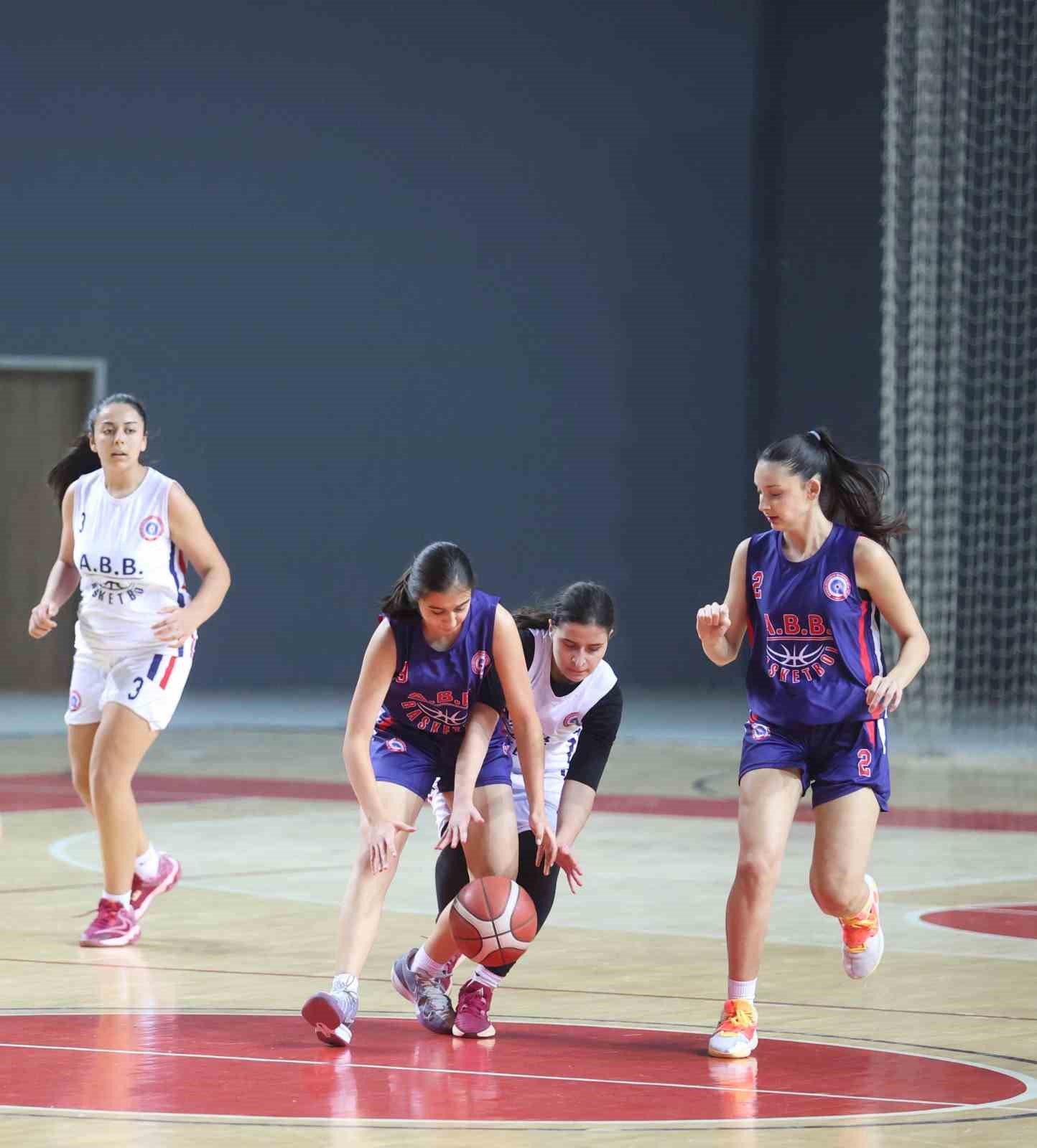 B&uuml;y&uuml;kşehir&rsquo;in basketbolcu kızları Antalya şampiyonu oldu
