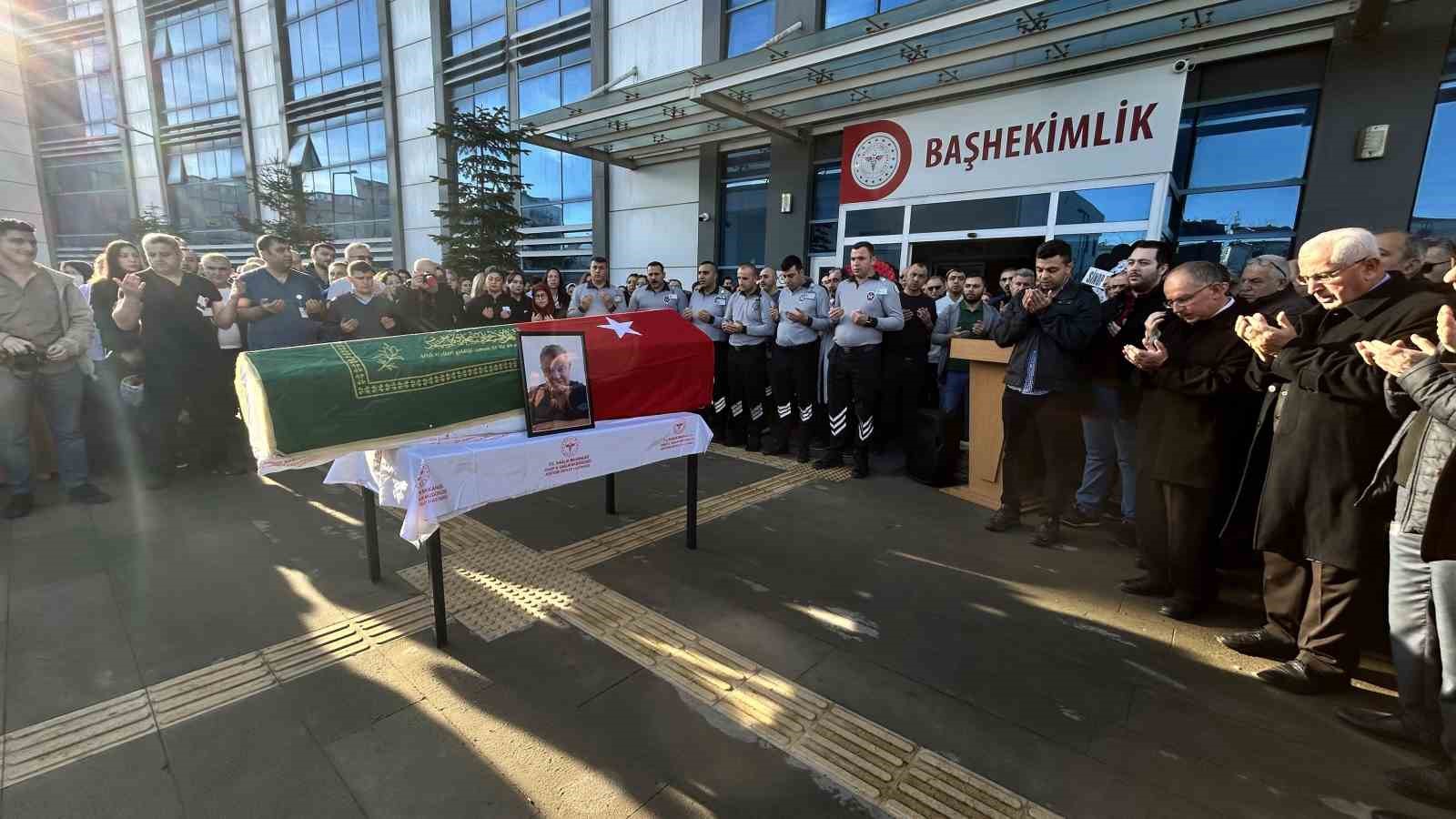 Sinop&rsquo;ta vefat eden doktor son yolculuğuna uğurlandı
