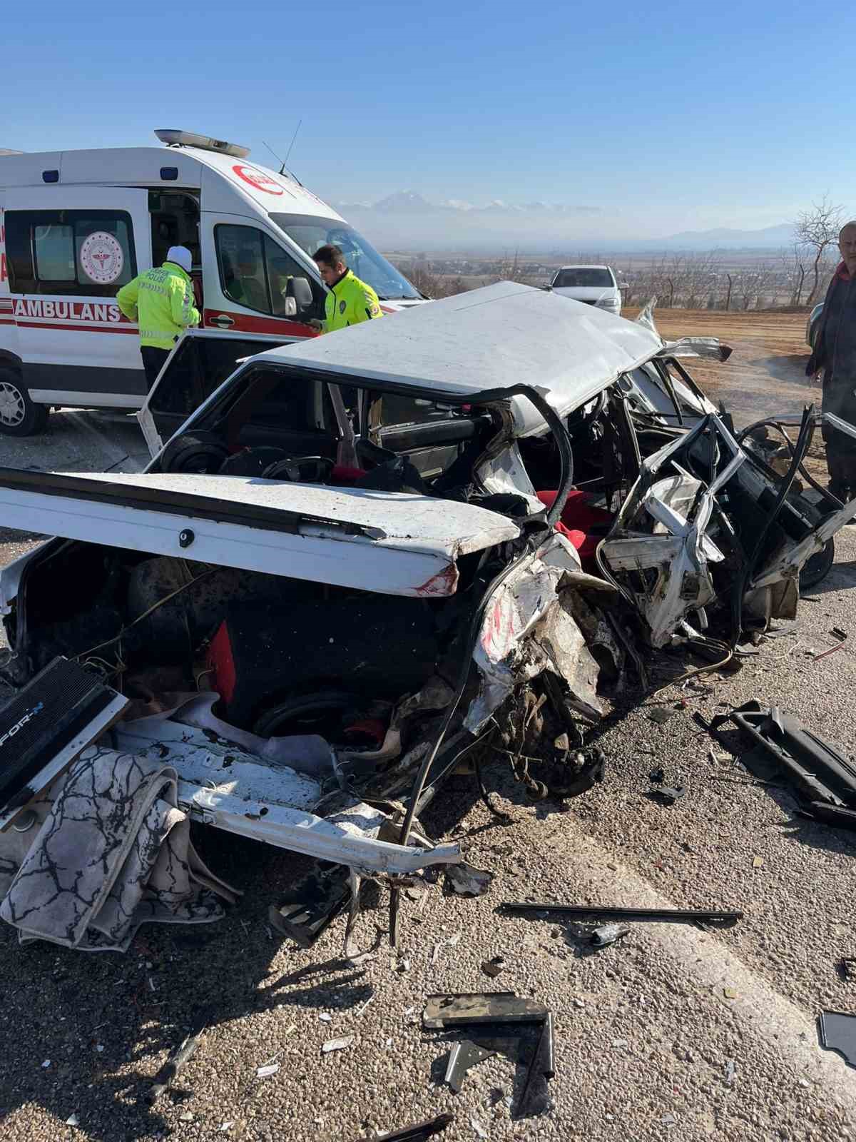 Kamyon ile otomobil &ccedil;arpıştı: 1 yaralı
