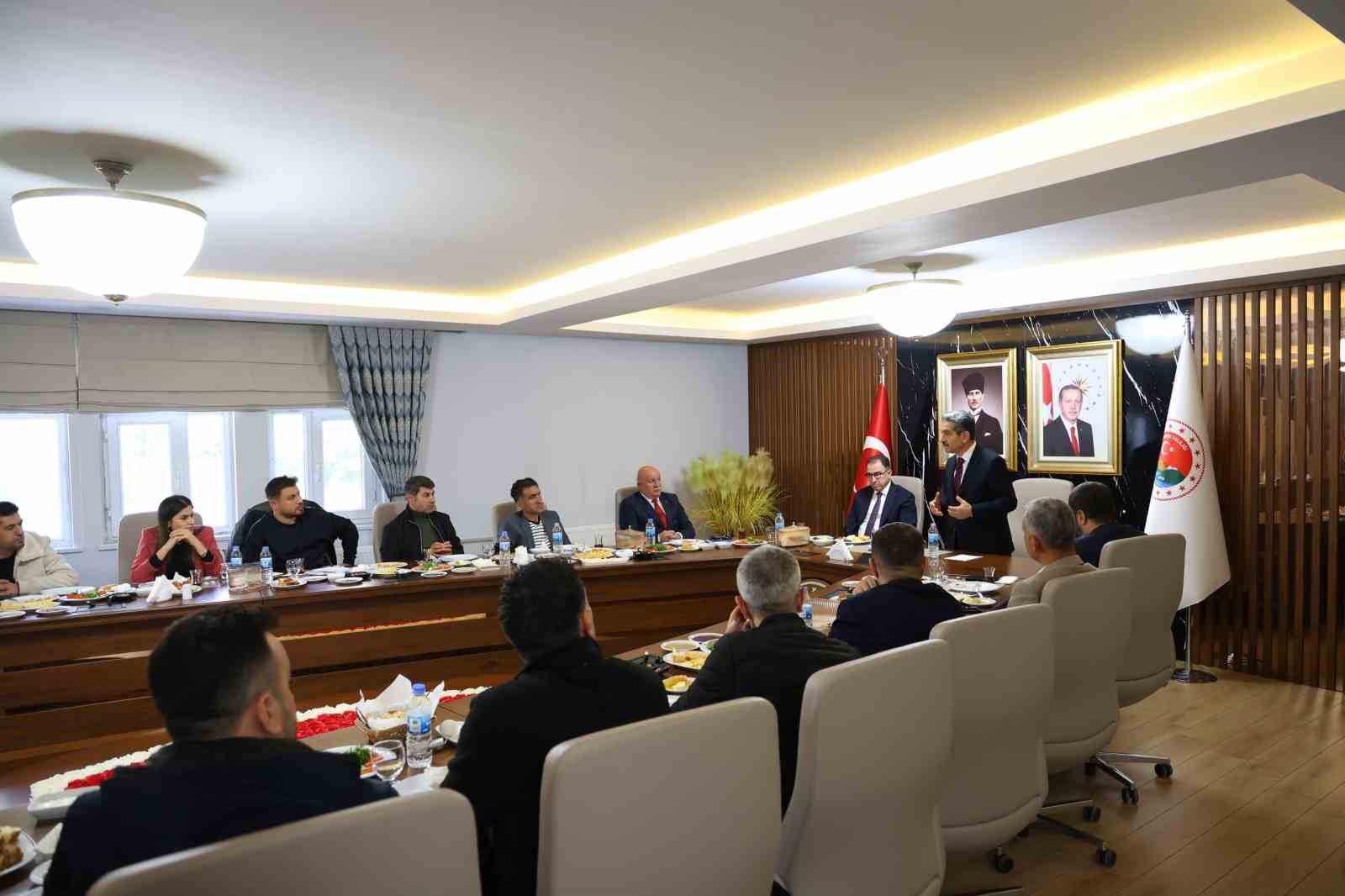 Vali Ekici: &ldquo;Gazetecilik zor bir meslek&rdquo;
