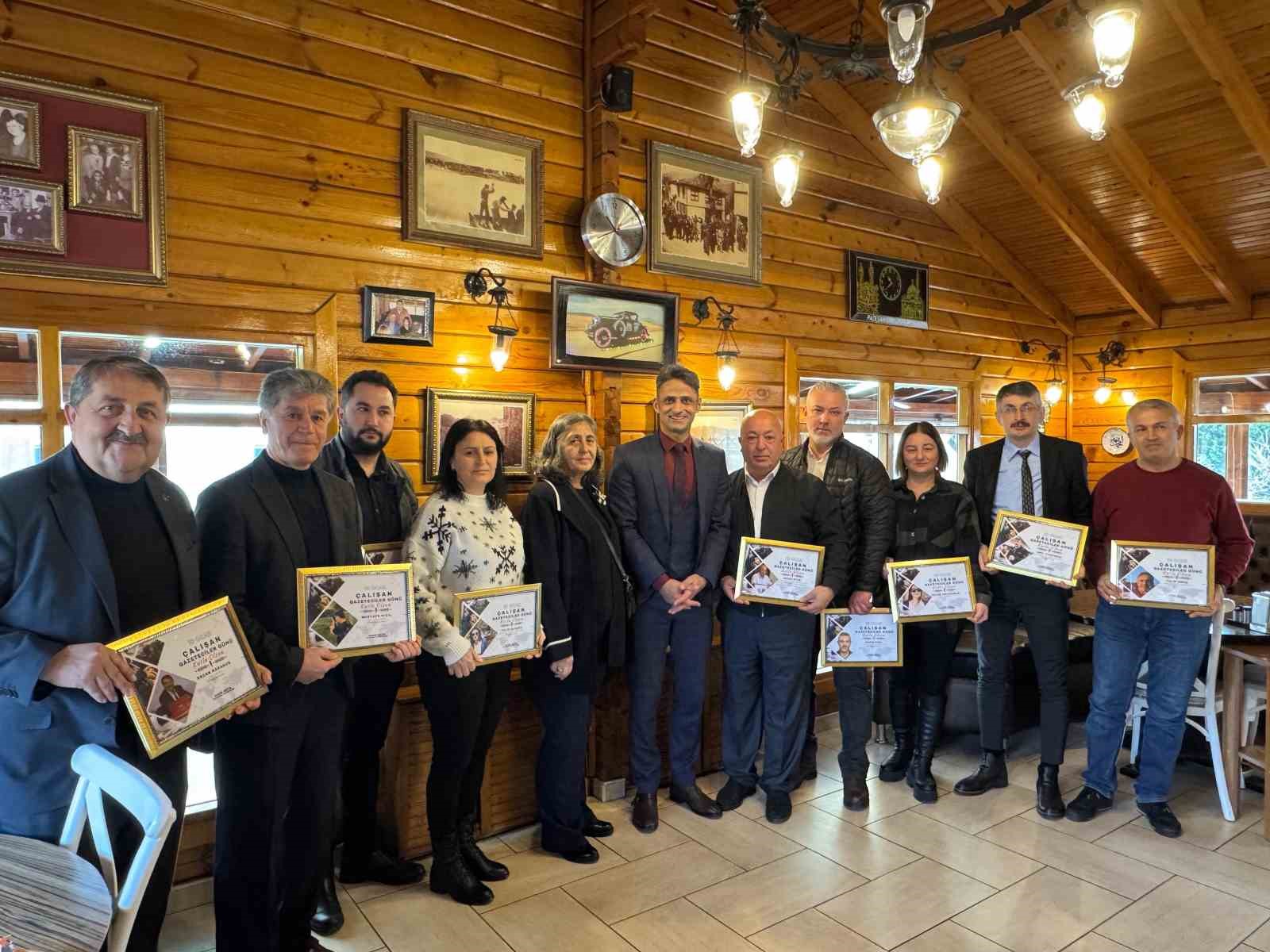 Kaya, gazeteciler g&uuml;n&uuml;nde gazetecilerle bir araya geldi
