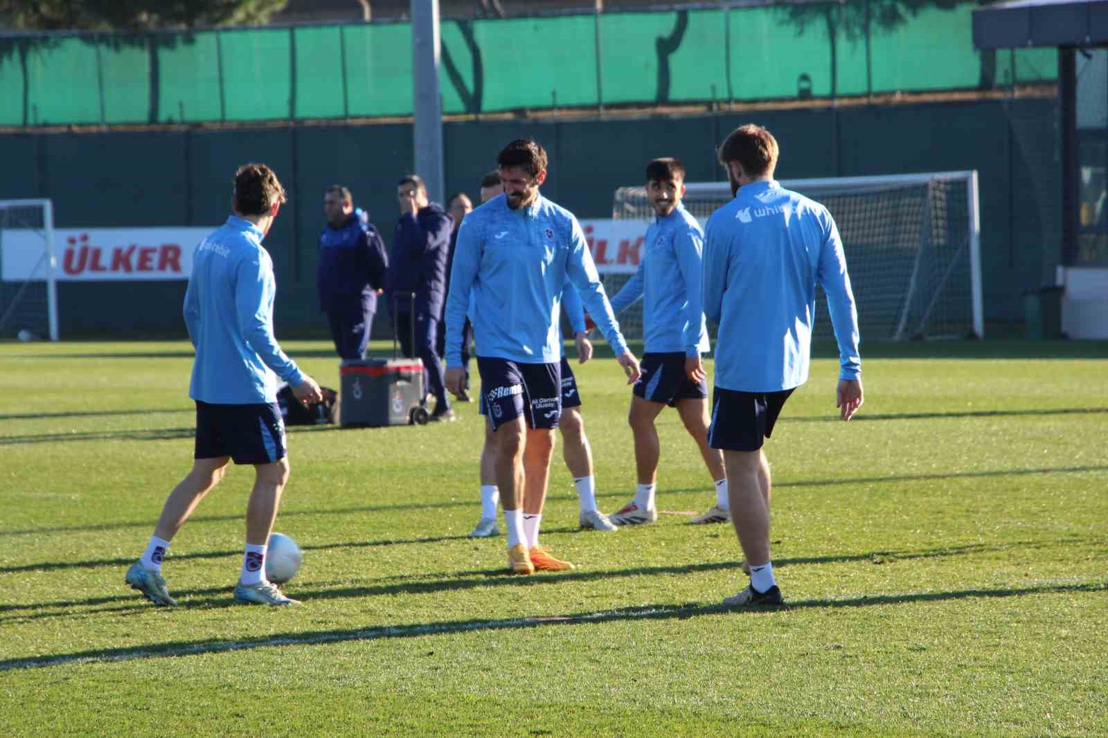 Şenol G&uuml;neş: "Bulunduğumuz yer bize yakışmıyor"
