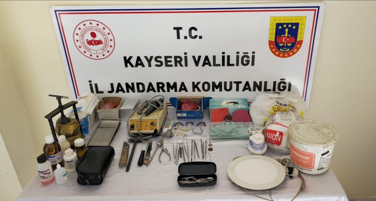 Sahte diş hekimini jandarma yakaladı