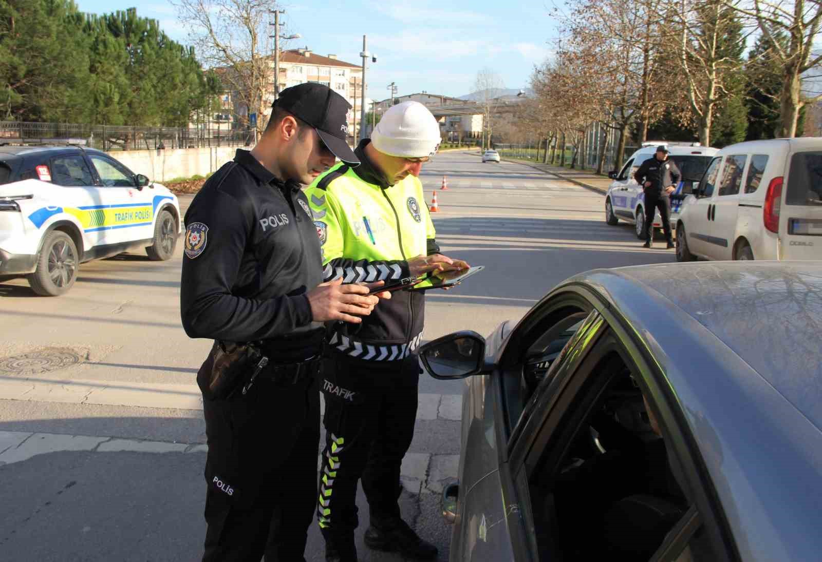 Okul çevresinde yapılan denetimlerde uyuşturucu ele geçirildi
