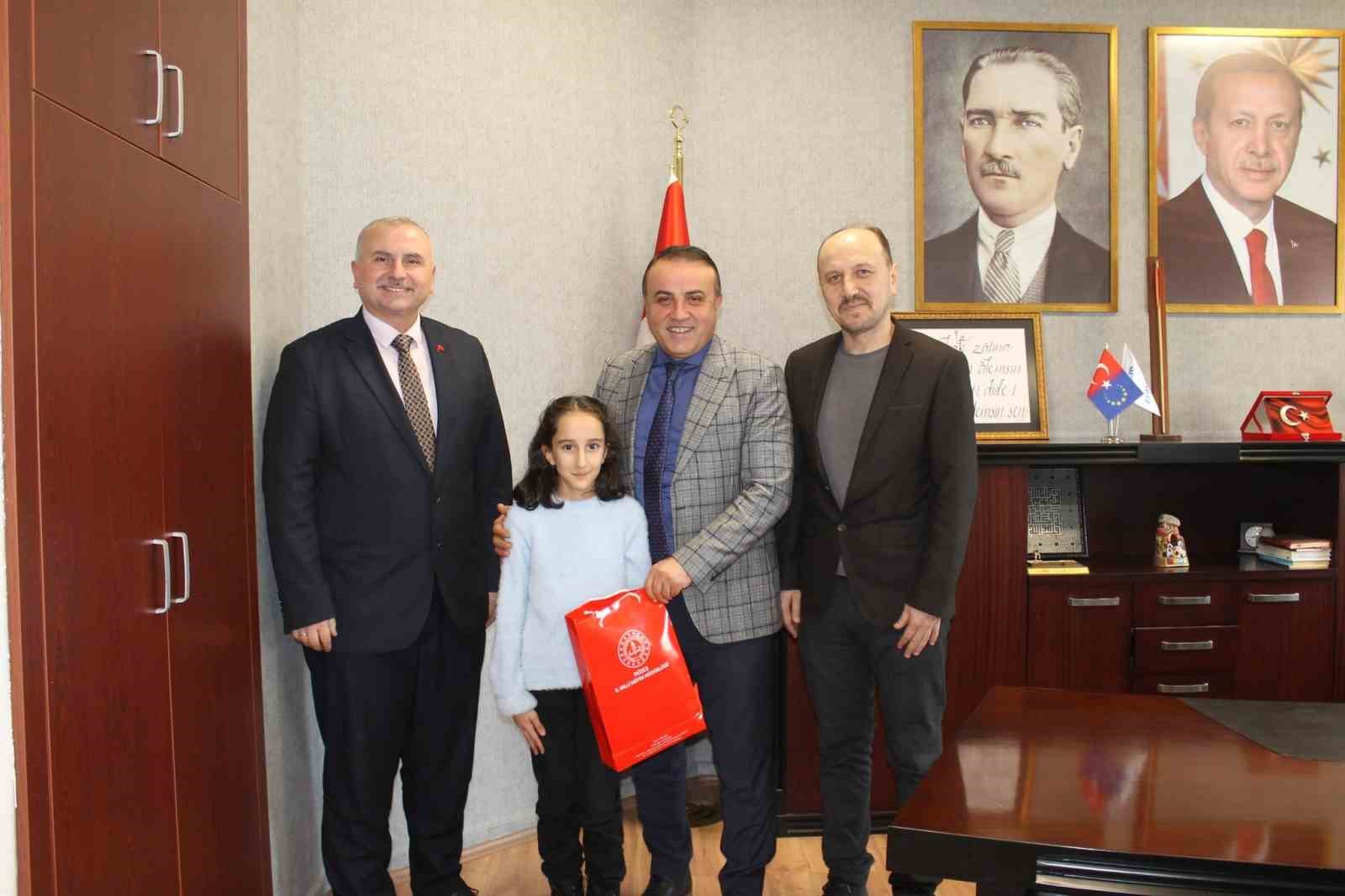 Bostanlık İlkokulu Öğrencisi Ayşe Küçükakıncı il birincisi oldu