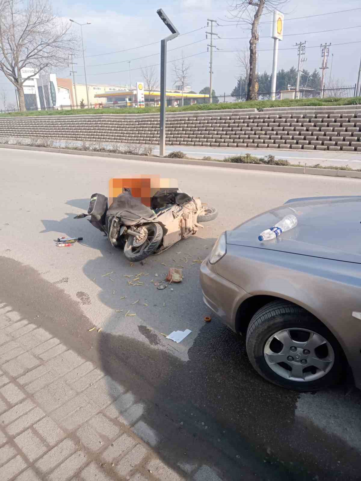 Motosiklet ile otomobil kafa kafaya çarpıştı
