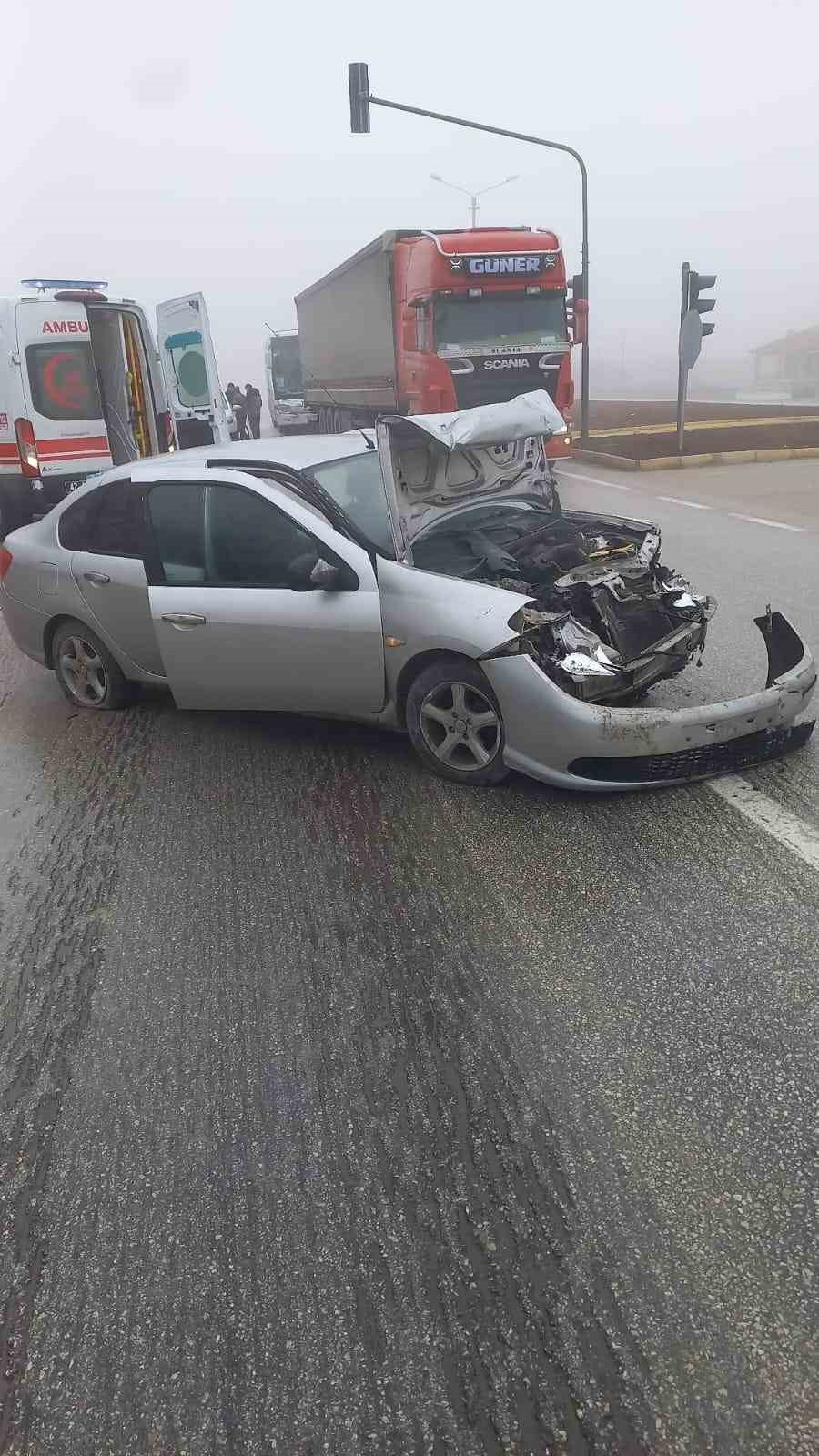 Konya’da otobüs ve otomobillerin de karıştığı 6 araçlı zincirleme kaza: 5 yaralı
