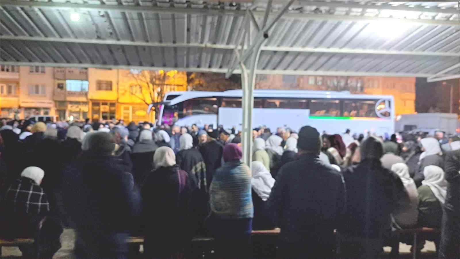 Simav’da 34 kişilik umre kafilesi kutsal topraklara dualarla uğurlandı