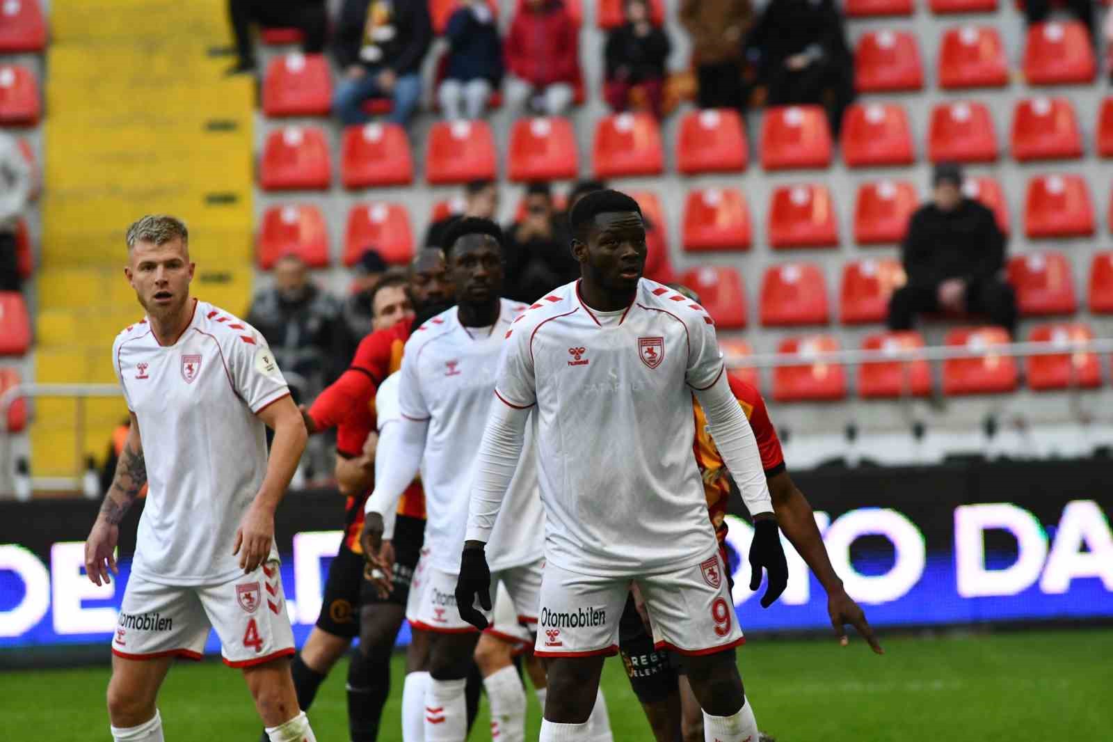 Trendyol Süper Lig: Kayserispor: 0 - Samsunspor: 1 (İlk yarı)
