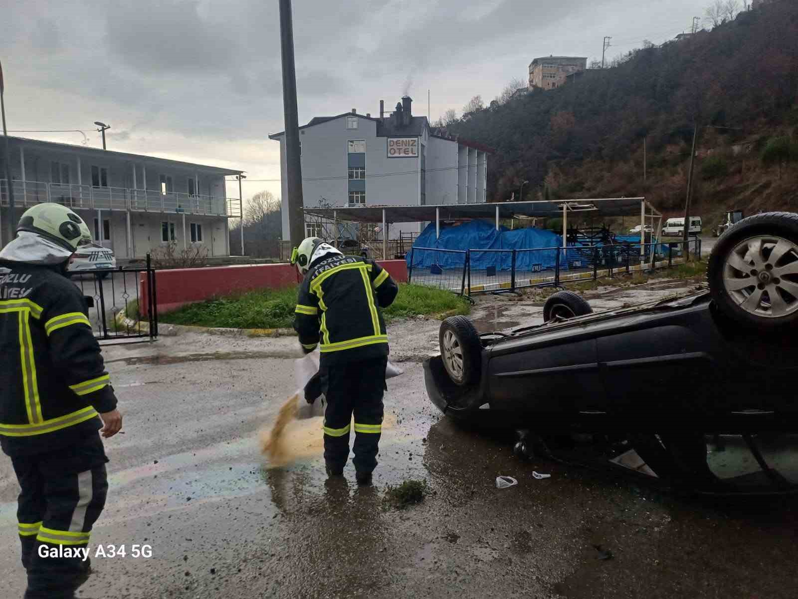 Kontrolden çıkan araç ters döndü