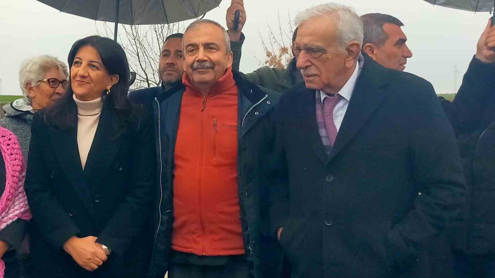 DEM Parti heyeti: &quot;Kürt’ün Türk’e ihtiyacı var, Türk’ün Kürt’e ihtiyacı var&quot;