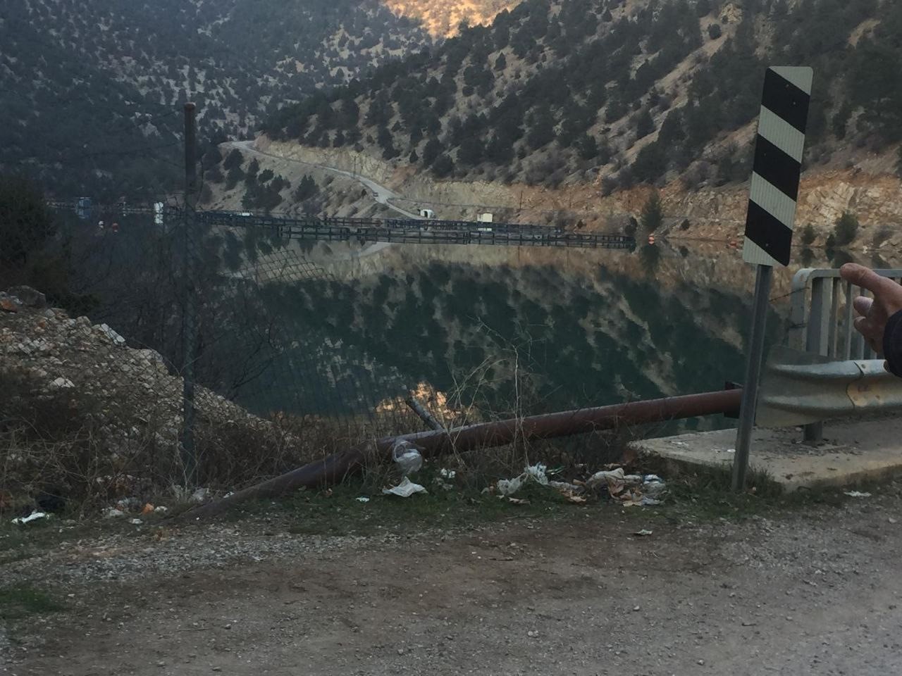 Saimbeyli’de baraja düşen otomobilin sürücüsü kayboldu