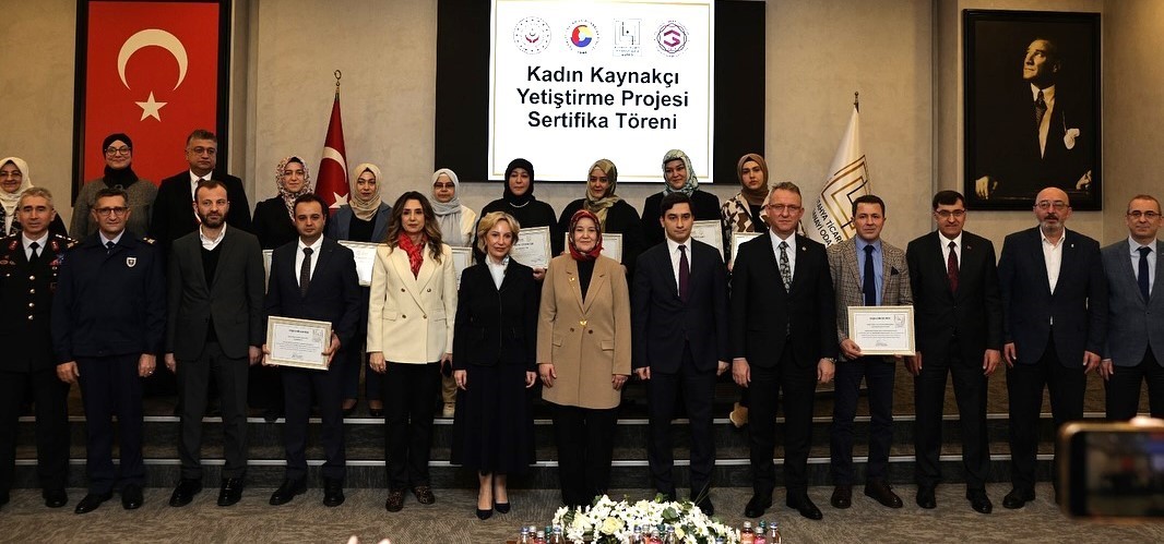 Başkan Ey&uuml;p Kahveci: "Kadınlarımız her mesleği başarıyla icra edebilir"
