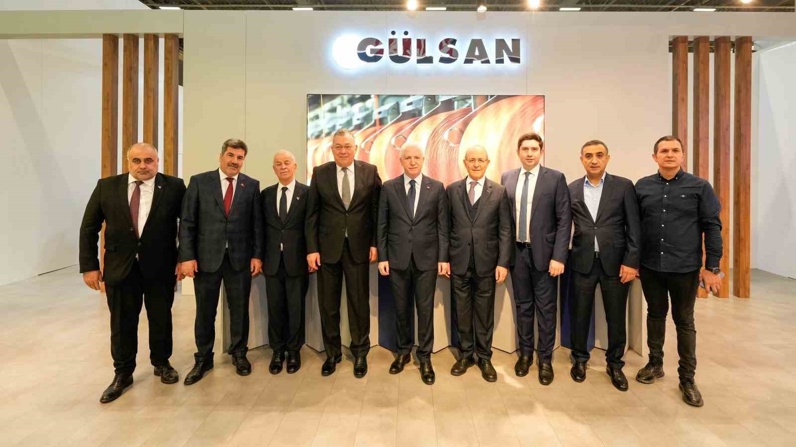 İstanbul Valisi Davut G&uuml;l, halı fuarını ziyaret etti
