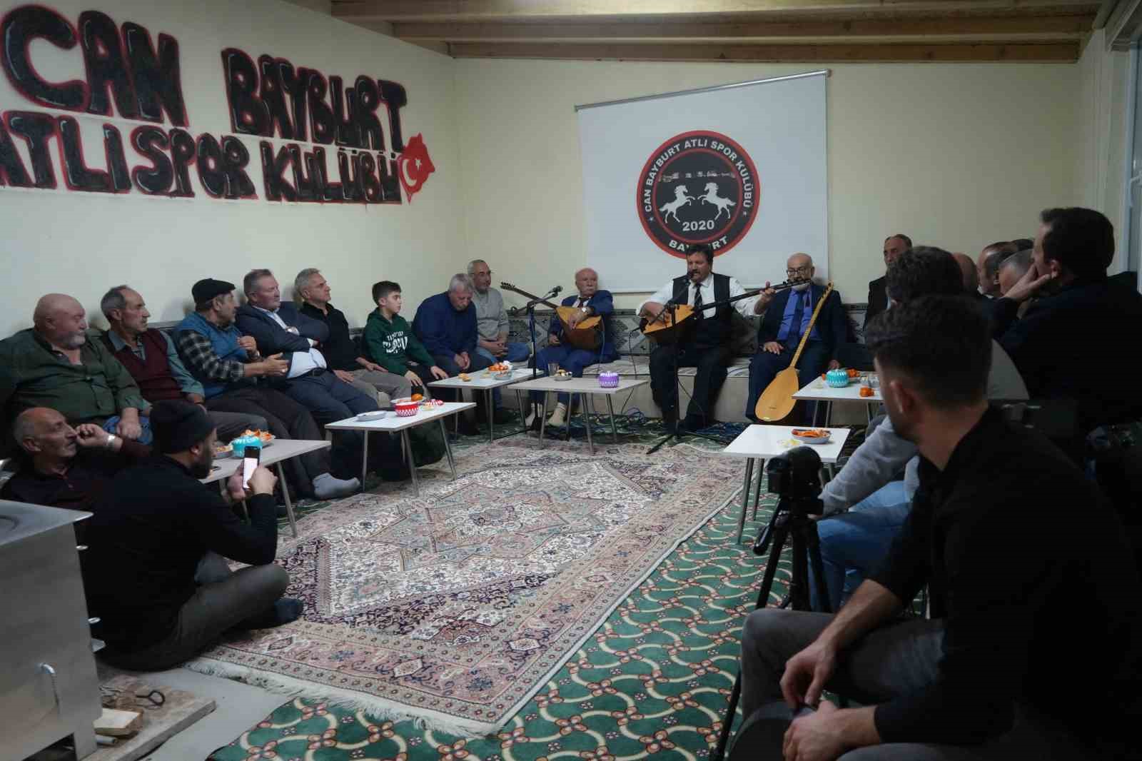 Unutulmaya yüz tutmuş ’Âşıklık Geleneği’ Bayburt’un soğuk kış akşamlarında yaşatılıyor
