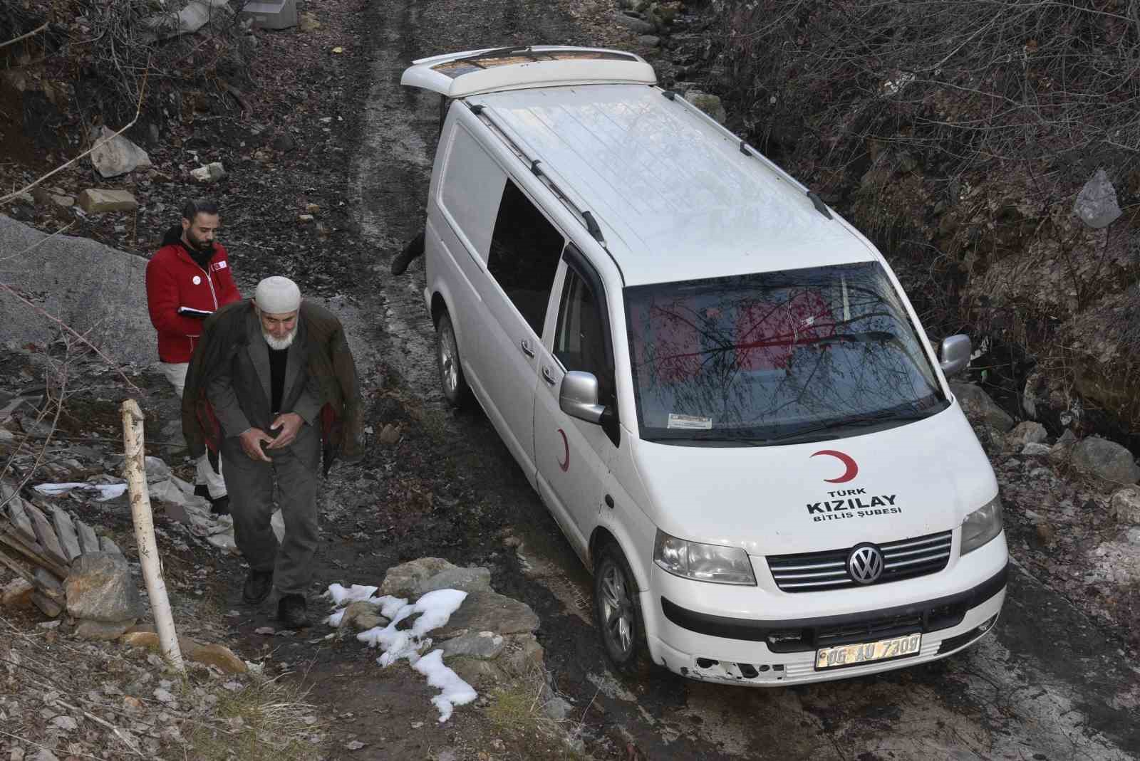 Bitlis’te Kızılay tarafından 1045 aileye gıda kolisi dağıttı
