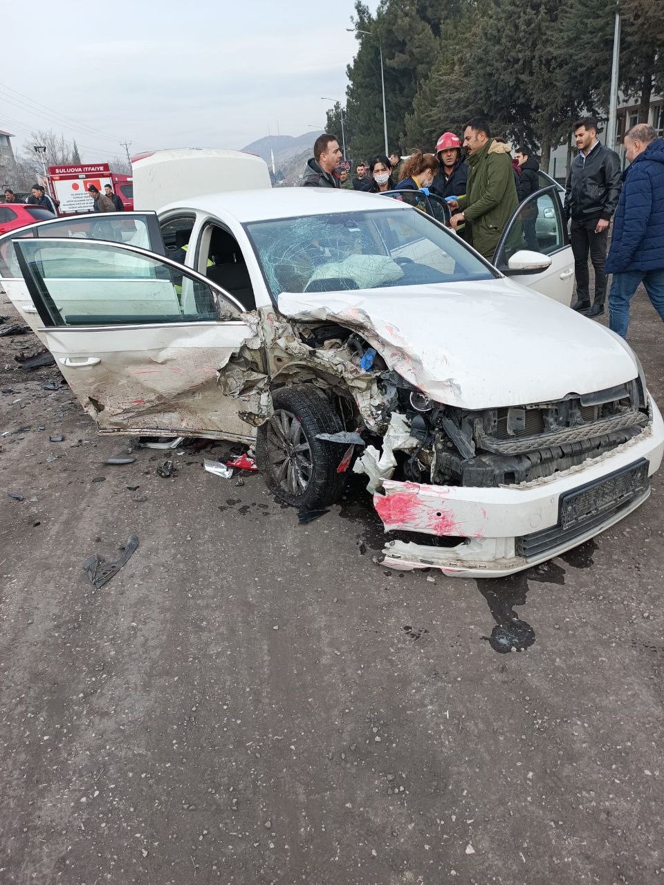 Amasya’da otomobiller kafa kafaya çarpıştı: 7 yaralı