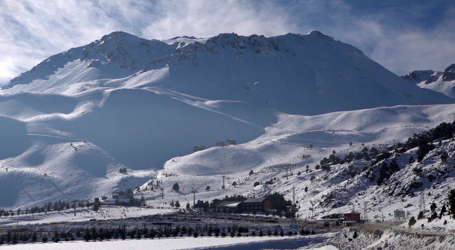 Akdeniz&rsquo;in incisi Davraz, g&uuml;nl&uuml;k 10 bin ziyaret&ccedil;iyle tarihi rekor kırıyor
