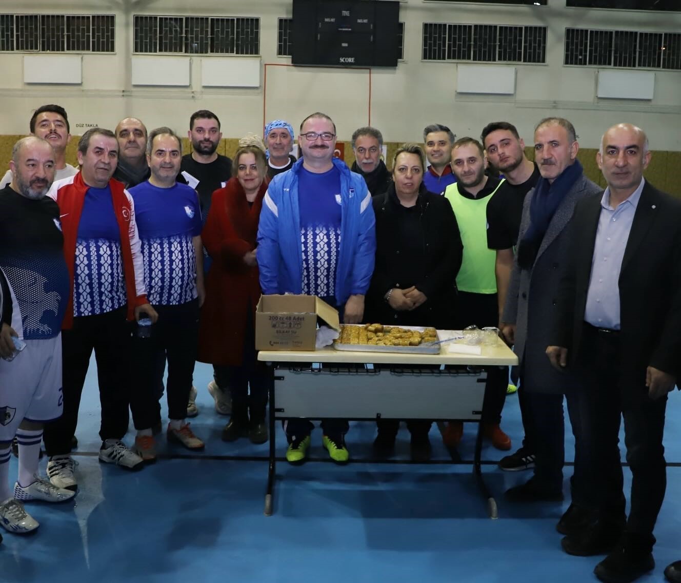 Gazeteci ve b&uuml;rokratlar dostluk ma&ccedil;ında buluştu
