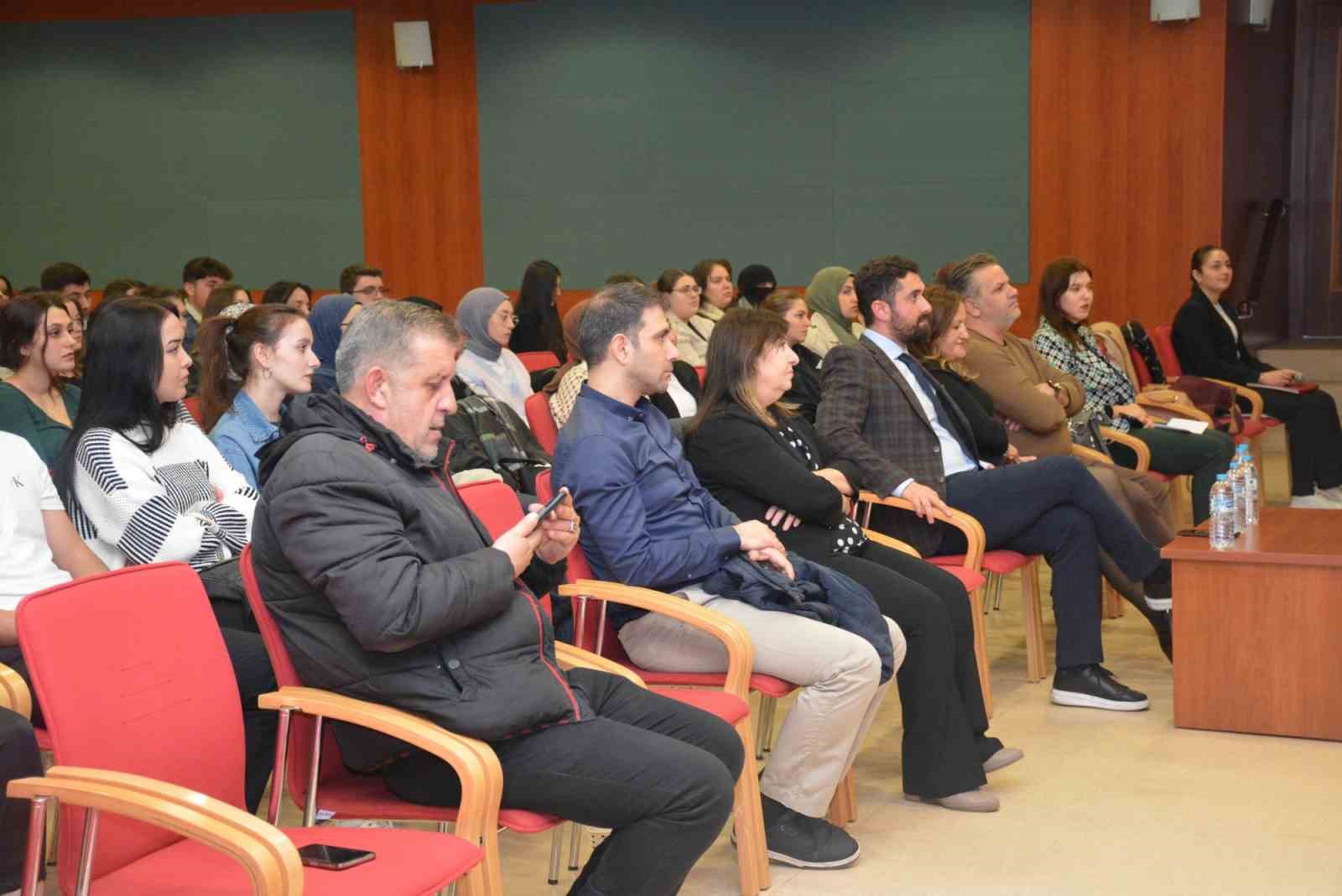 &rsquo;Eczane Hizmetleri Programı &Ouml;ğrencilerinin Sekt&ouml;r Buluşmaları&rsquo; paneli d&uuml;zenlendi

