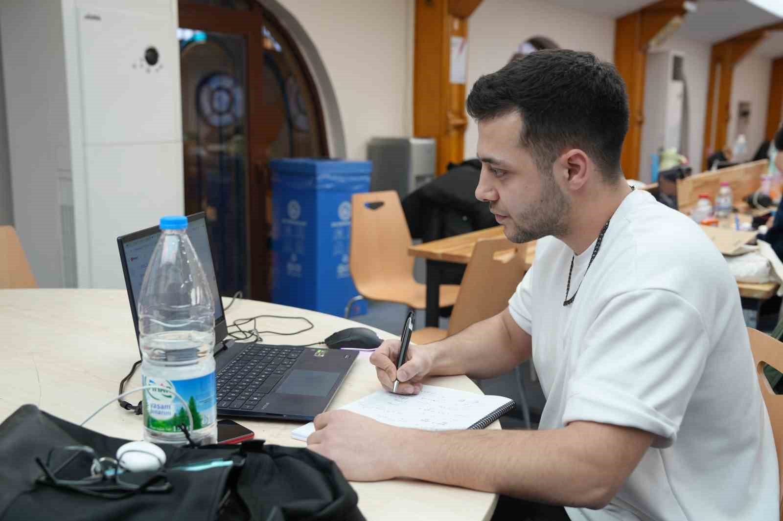 Haller Gen&ccedil;lik Merkezi sınav d&ouml;neminde 7/24 a&ccedil;ık
