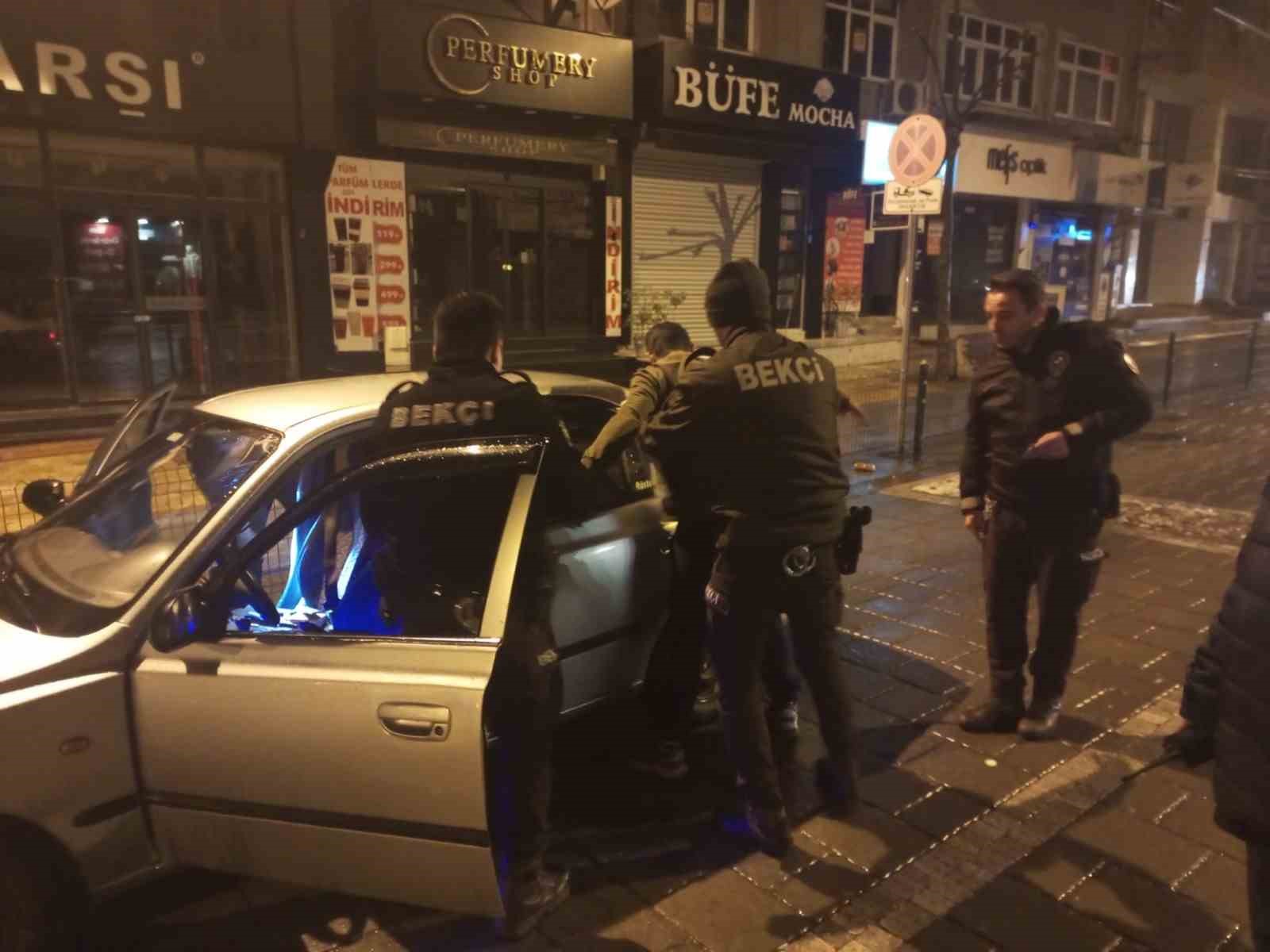 Ş&uuml;pheli olarak durdurulan ara&ccedil;tan uyuşturucu &ccedil;ıktı
