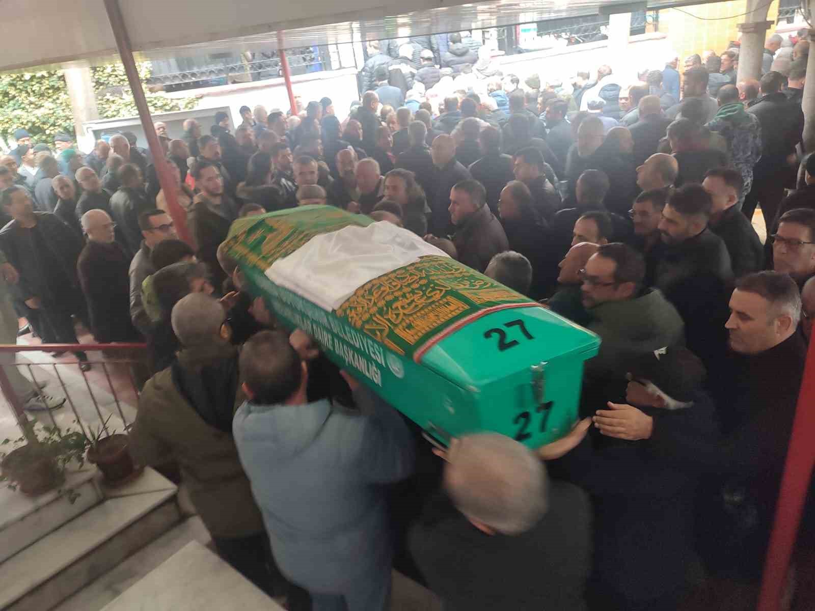 Manisa&rsquo;da amat&ouml;r futbolun sevilen ismi &Ouml;mer Şen son yolculuğuna uğurlandı
