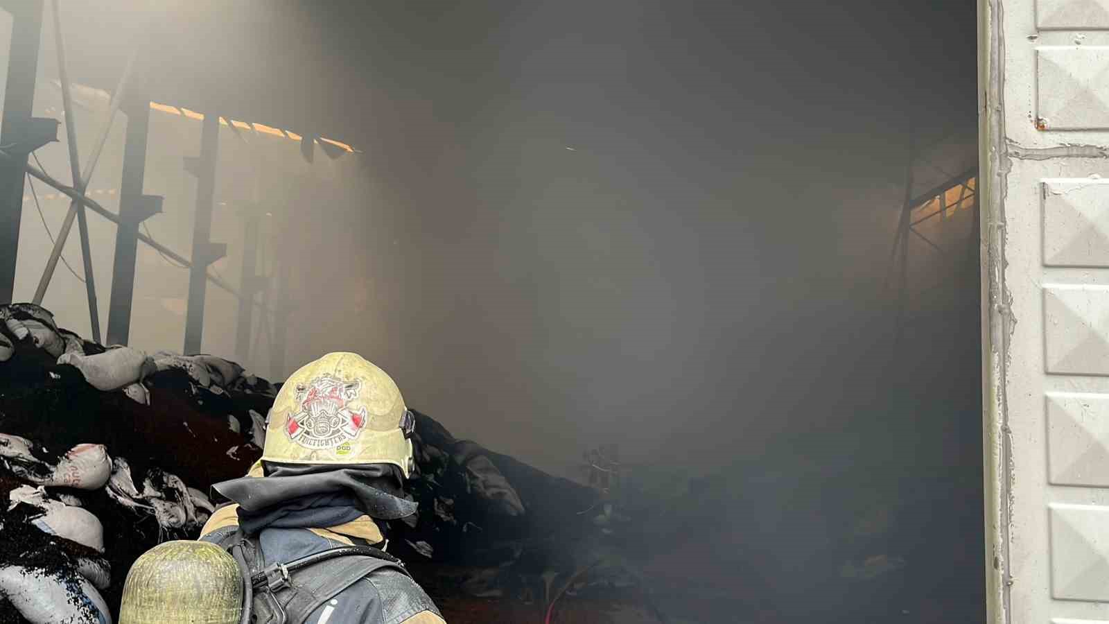 Fabrikadaki yangın 4 saatte kontrol altına alındı