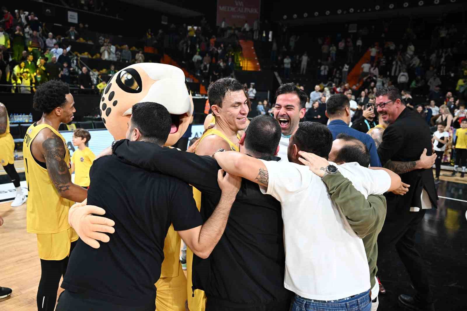 T&uuml;rkiye Basketbol S&uuml;per Ligi: Mersin Spor Kul&uuml;b&uuml;: 74 - Bah&ccedil;eşehir Koleji: 73
