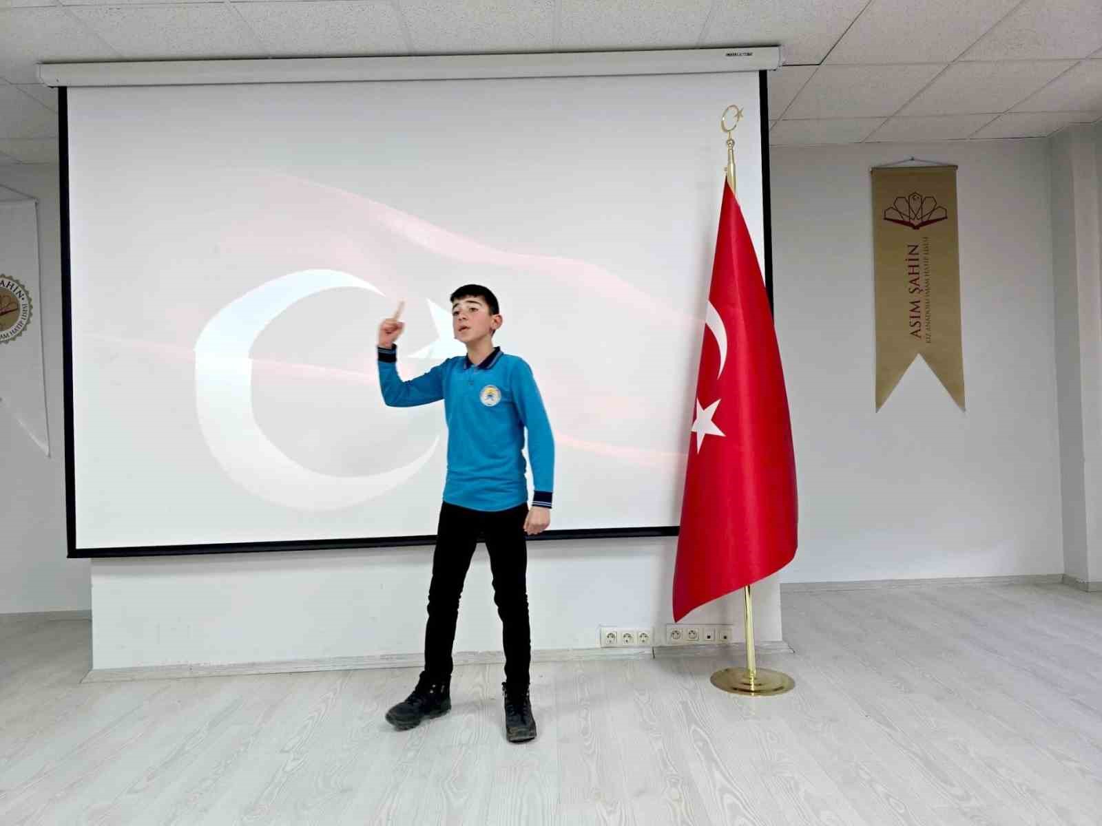 İstiklal Marşını en g&uuml;zel okumak i&ccedil;in yarıştılar
