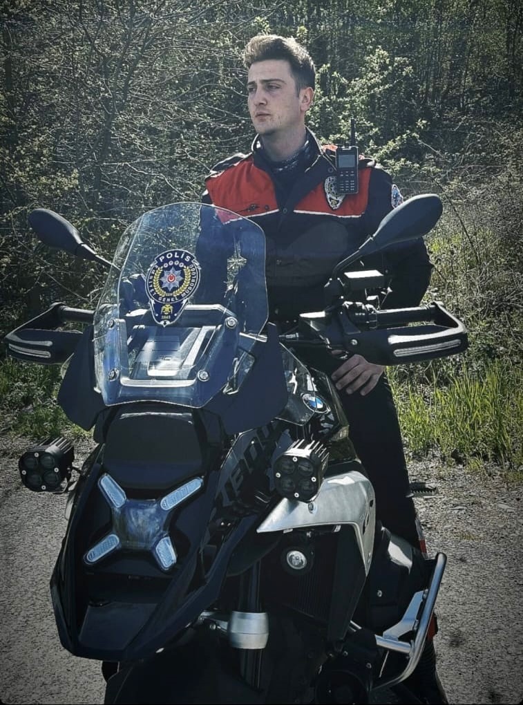 İstanbul’da motosiklet kazasında hayatını kaybeden polis memuru memleketi Çanakkale’de toprağa verildi