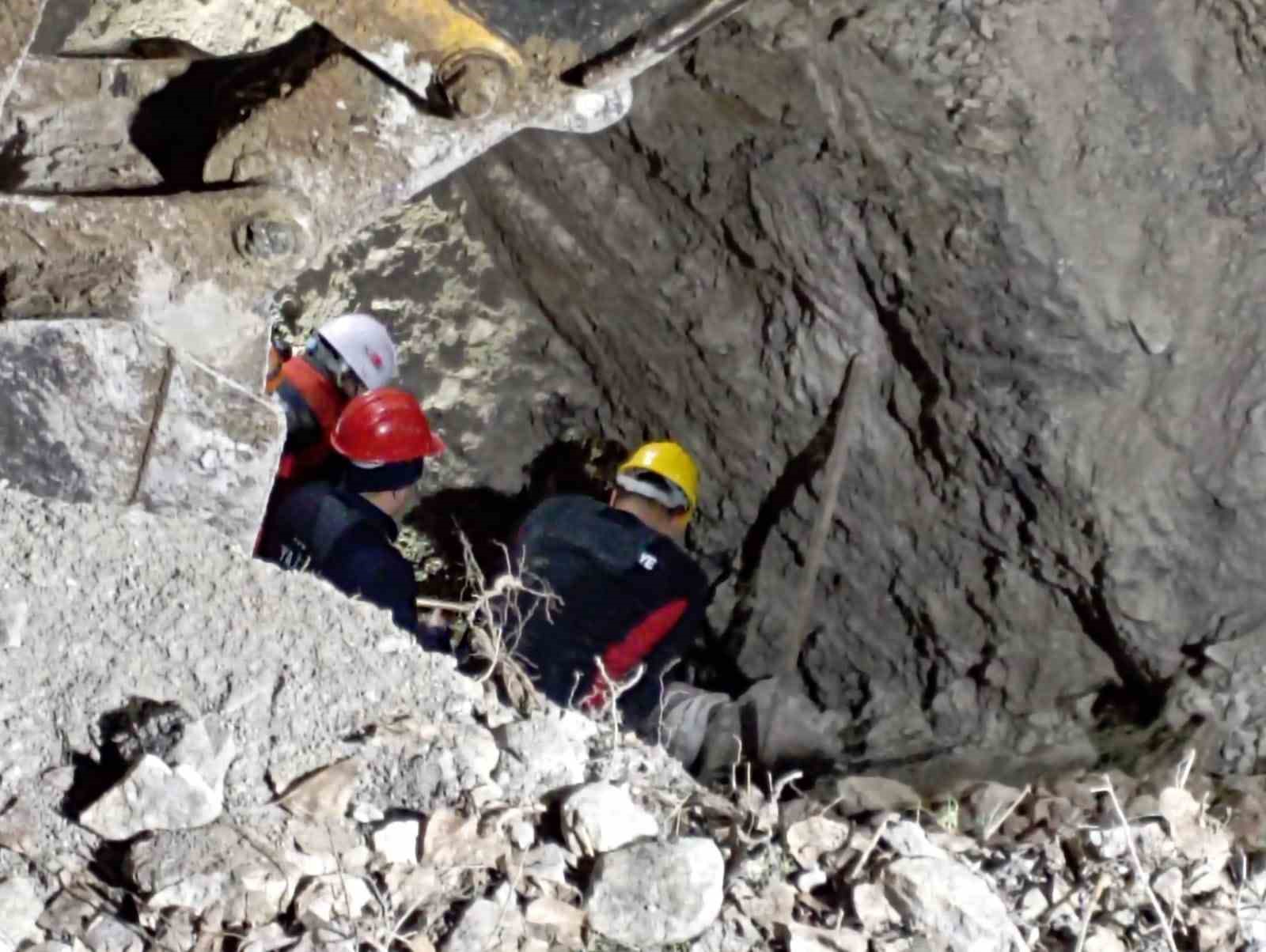 Amasya’daki göçükte hayatını kaybeden 2 kişinin cenazeleri çıkarıldı