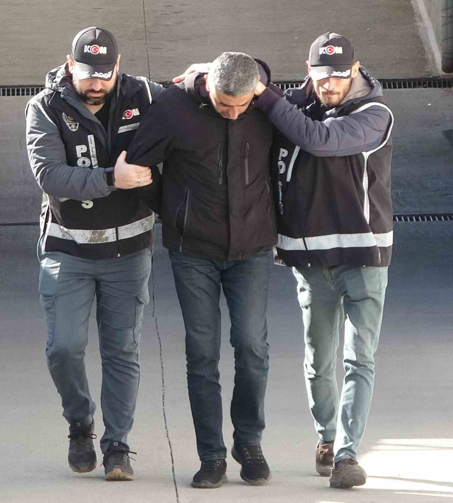 Adana&rsquo;da 182 bin litre sahte akaryakıt ele ge&ccedil;irildi
