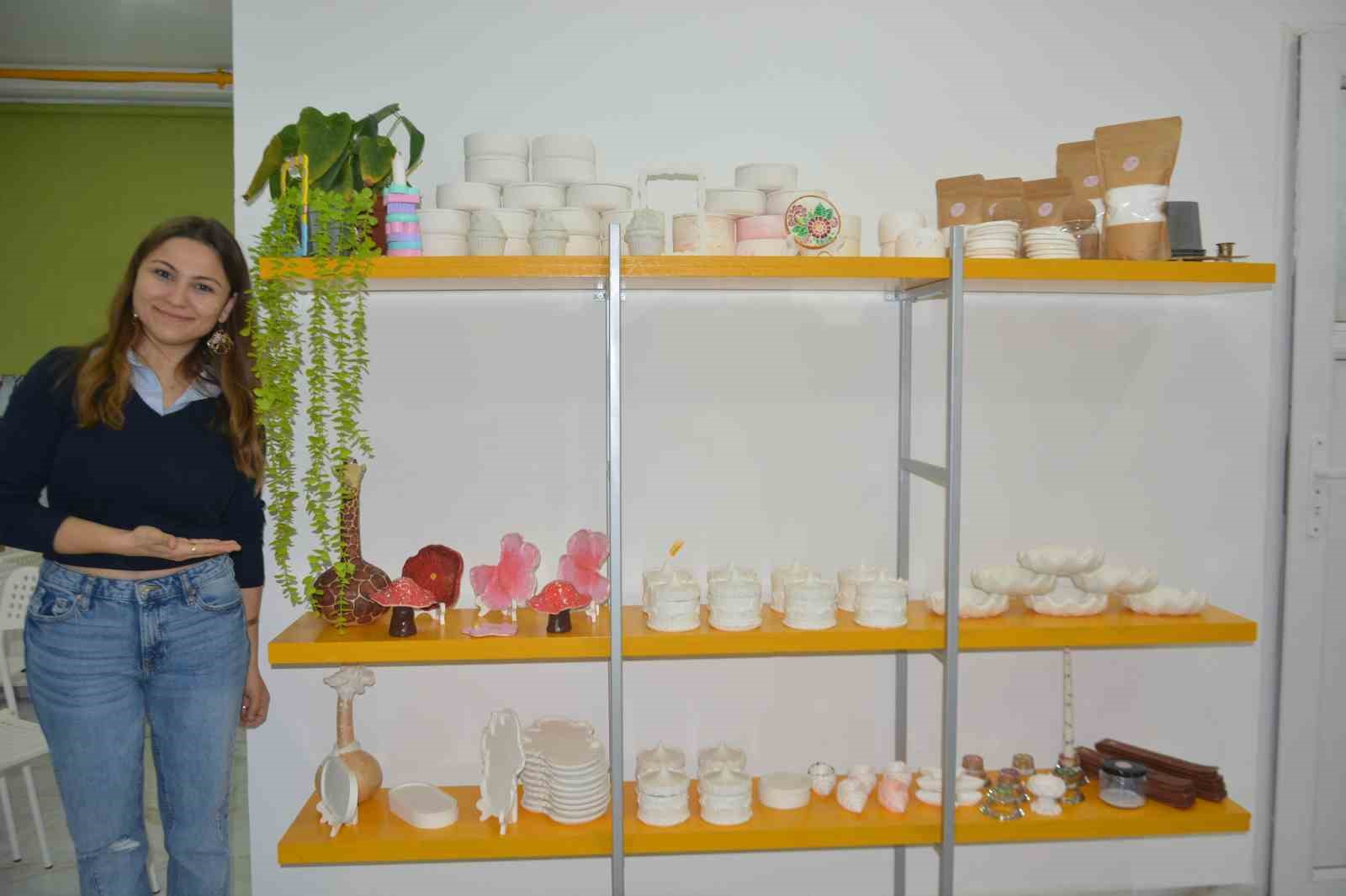 Eşi ve ailesinin desteğiyle at&ouml;lye kurdu, yurt dışına satış yapmaya hazırlanıyor
