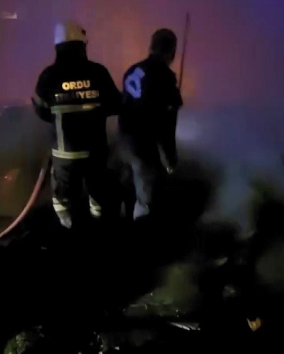 Oyun oynayan &ccedil;ocuklar samanlığı yaktı
