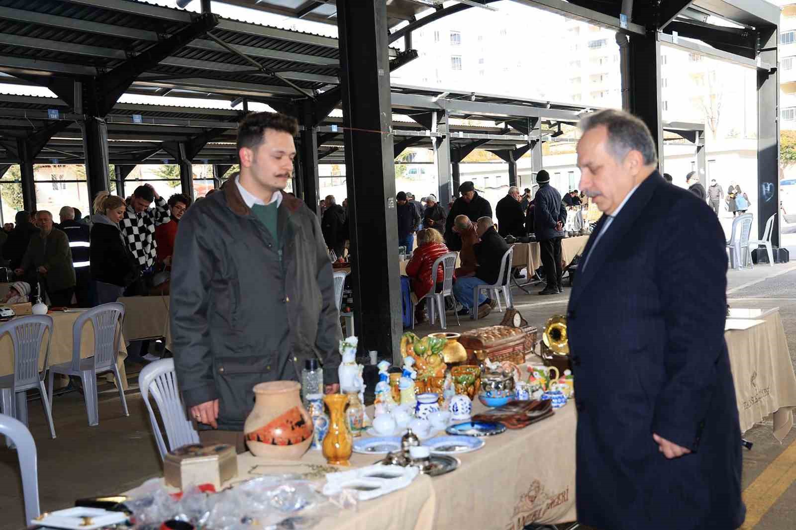 Başkan Yalçın’dan antika pazarı turu