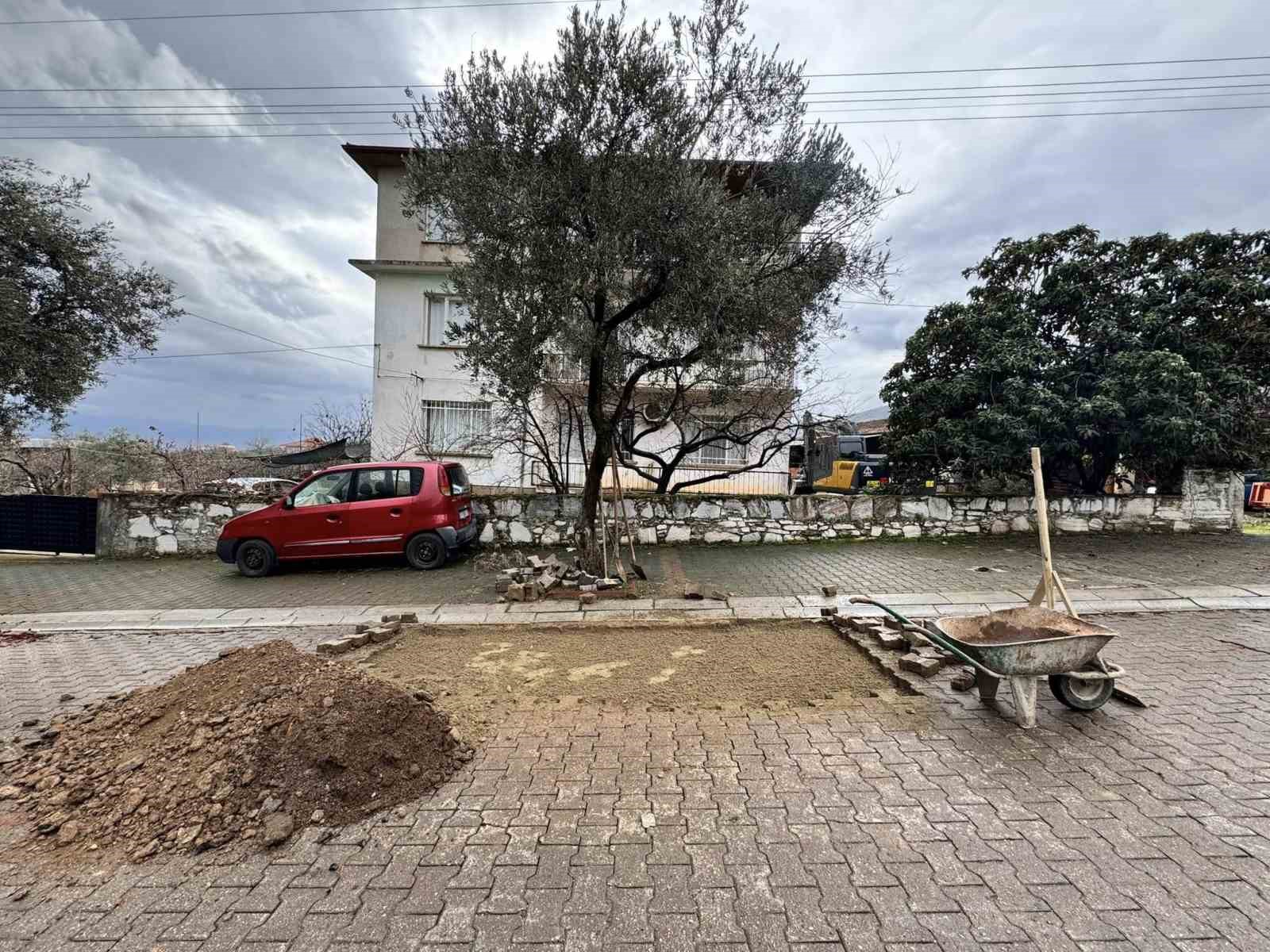 Karacasu’da yol bakım çalışmaları sürüyor