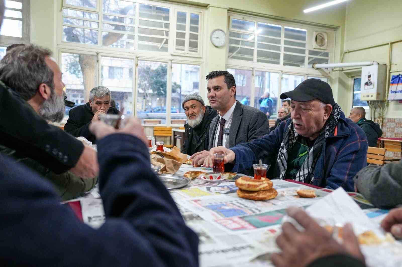 Başkan Zeyrek sabahın ilk ışıklarıyla halkla buluştu
