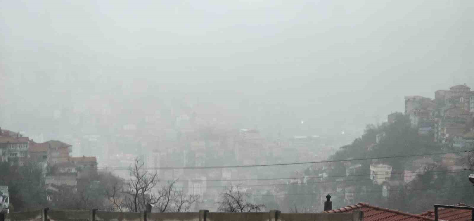 Zonguldak’ta sis ve yağışlı hava etkili oluyor