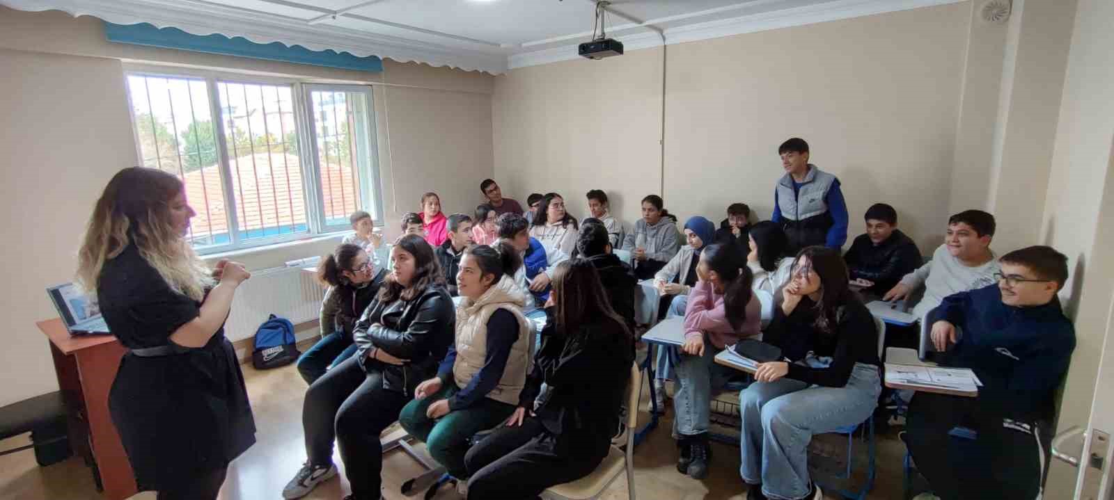 Öğrenciler için “Sınav Kaygısı ve Baş Edebilme Yöntemleri” semineri düzenlendi
