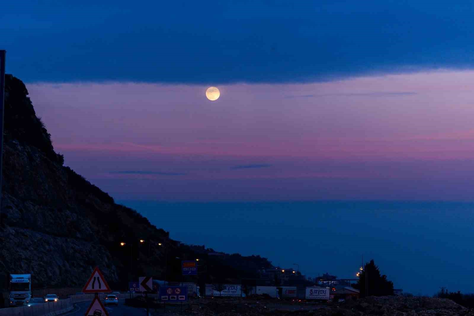Yılın ilk dolunayı ‘Kurt Ay’ Hatay’da görüldü 