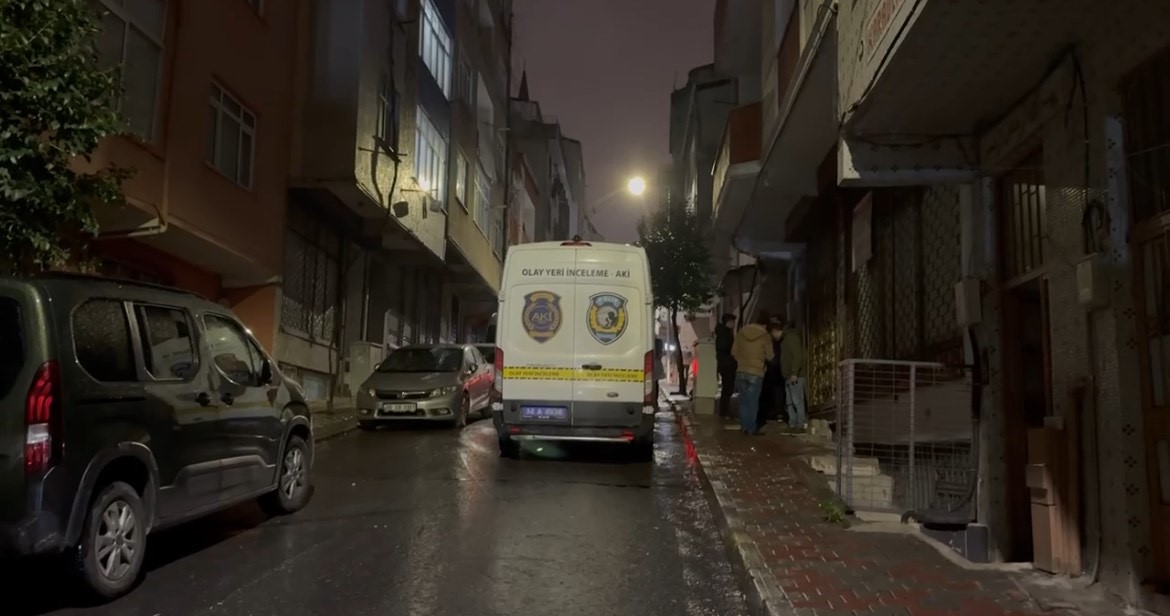 Bağcılar&rsquo;da daireye giren şüpheli, 12 yaşındaki çocuğu taşla vurarak öldürdü
