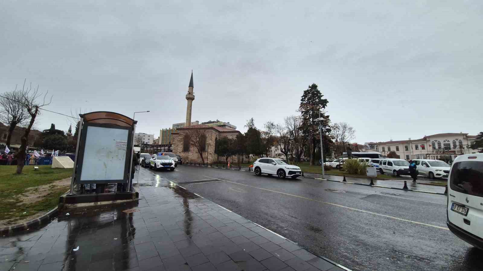 Tekirdağ&rsquo;da kar yağışı, 2 farklı atmosfer yaşandı
