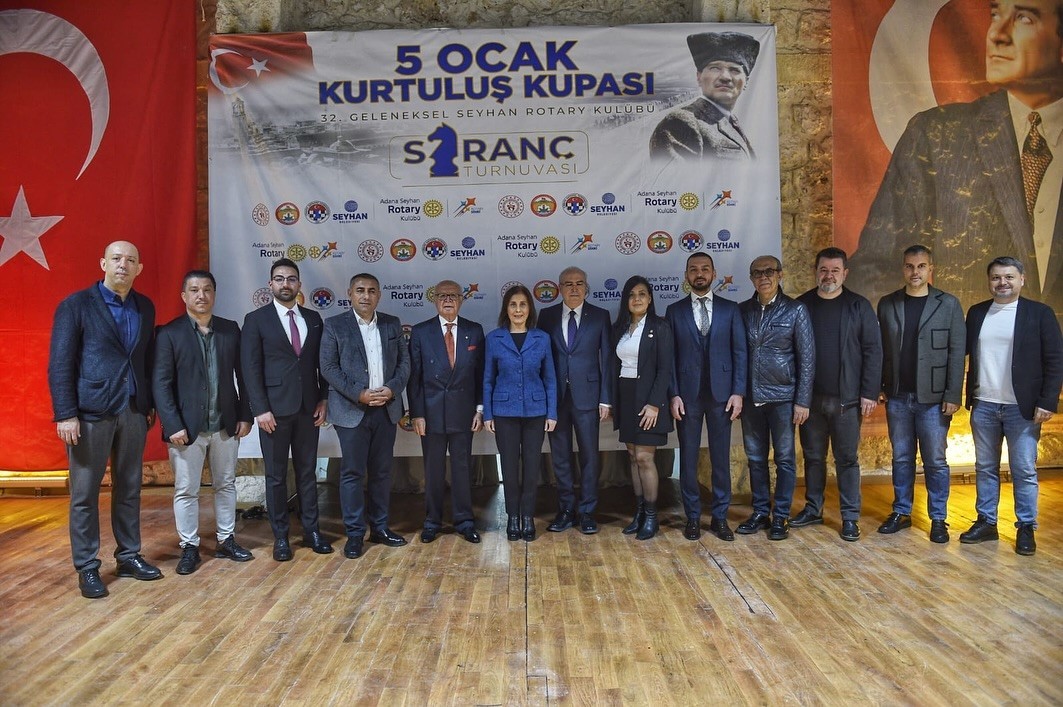 Satran&ccedil; turnuvasında a&ccedil;ılış hamlesini Başkan Tekin yaptı
